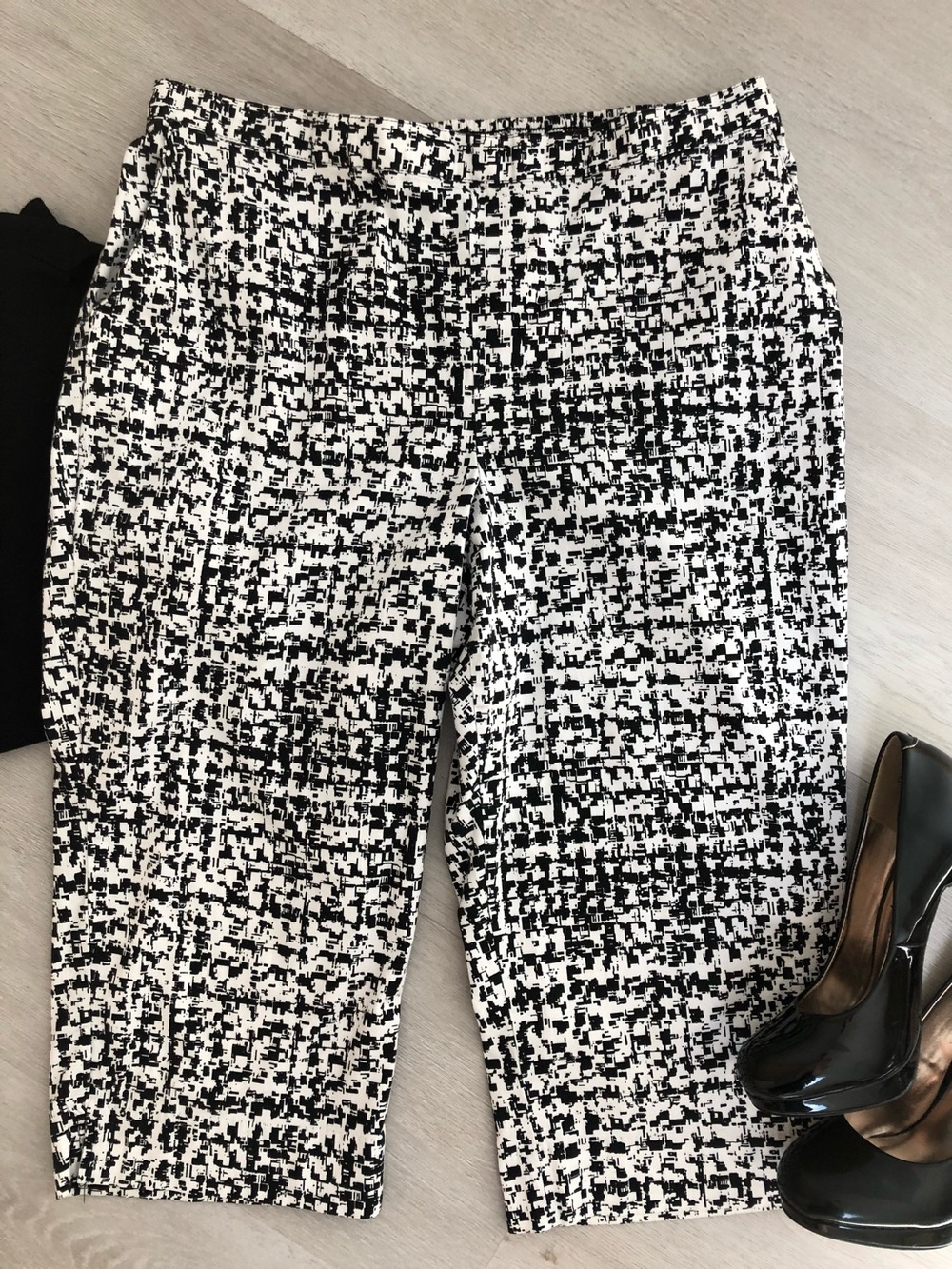 Alfred Dunner Black Print Pull On Capri Pants Size 18P